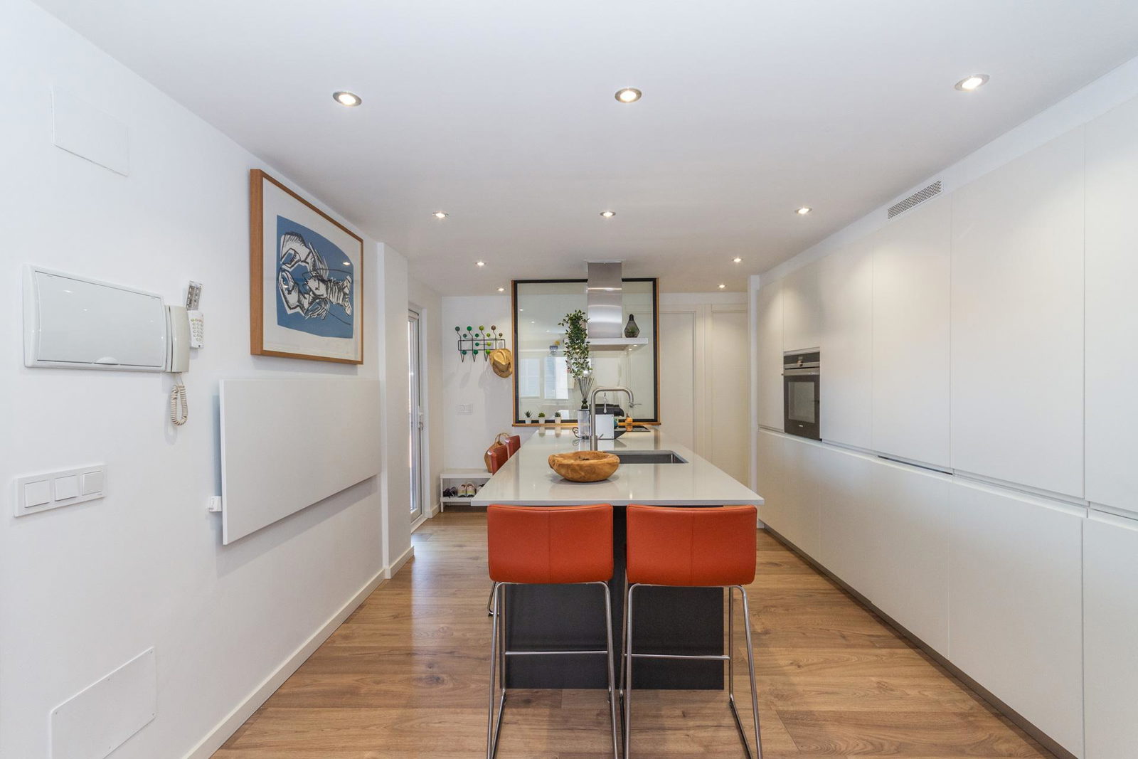Stylish beach apartment for sale in Molinar – just 200 metres from the sea