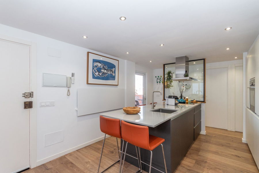 Stylish beach apartment for sale in Molinar – just 200 metres from the sea