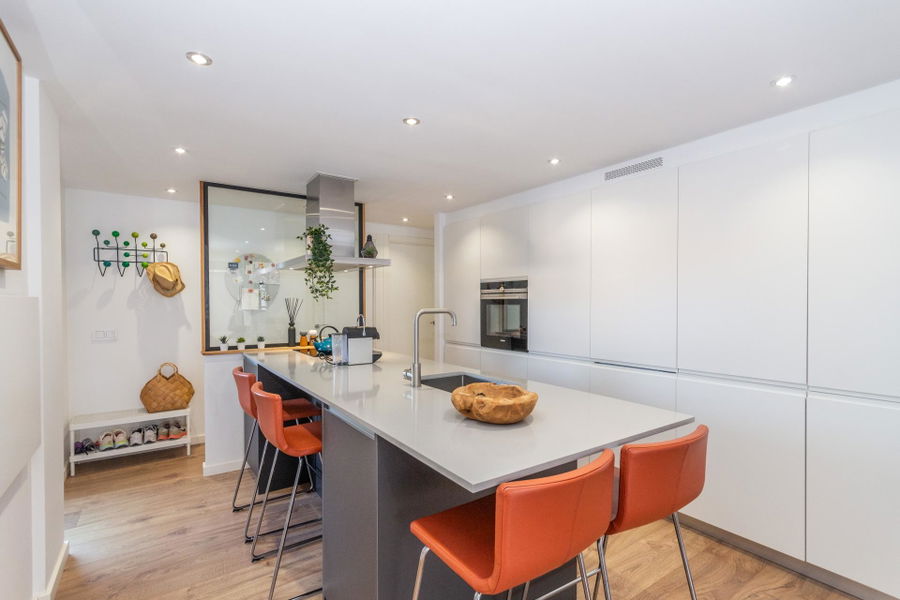 Stylish beach apartment for sale in Molinar – just 200 metres from the sea