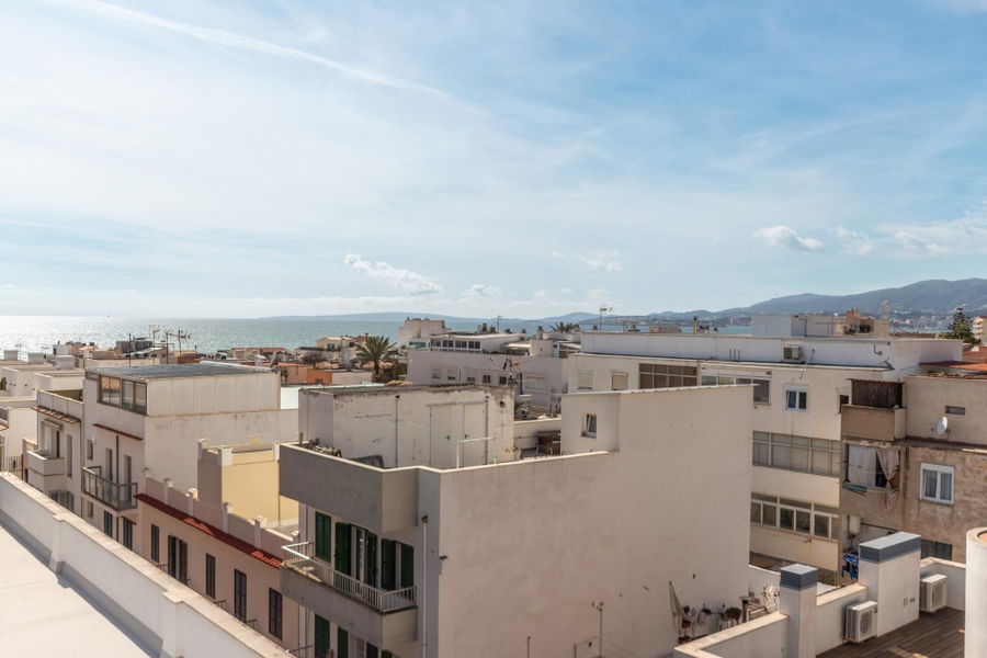 Stylish beach apartment for sale in Molinar – just 200 metres from the sea