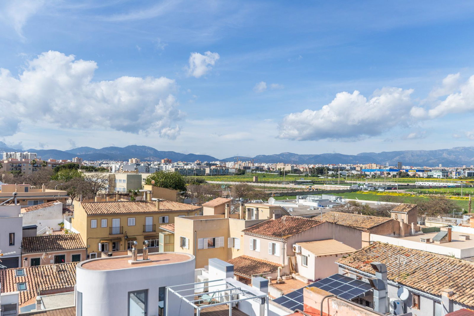 Stylish beach apartment for sale in Molinar – just 200 metres from the sea