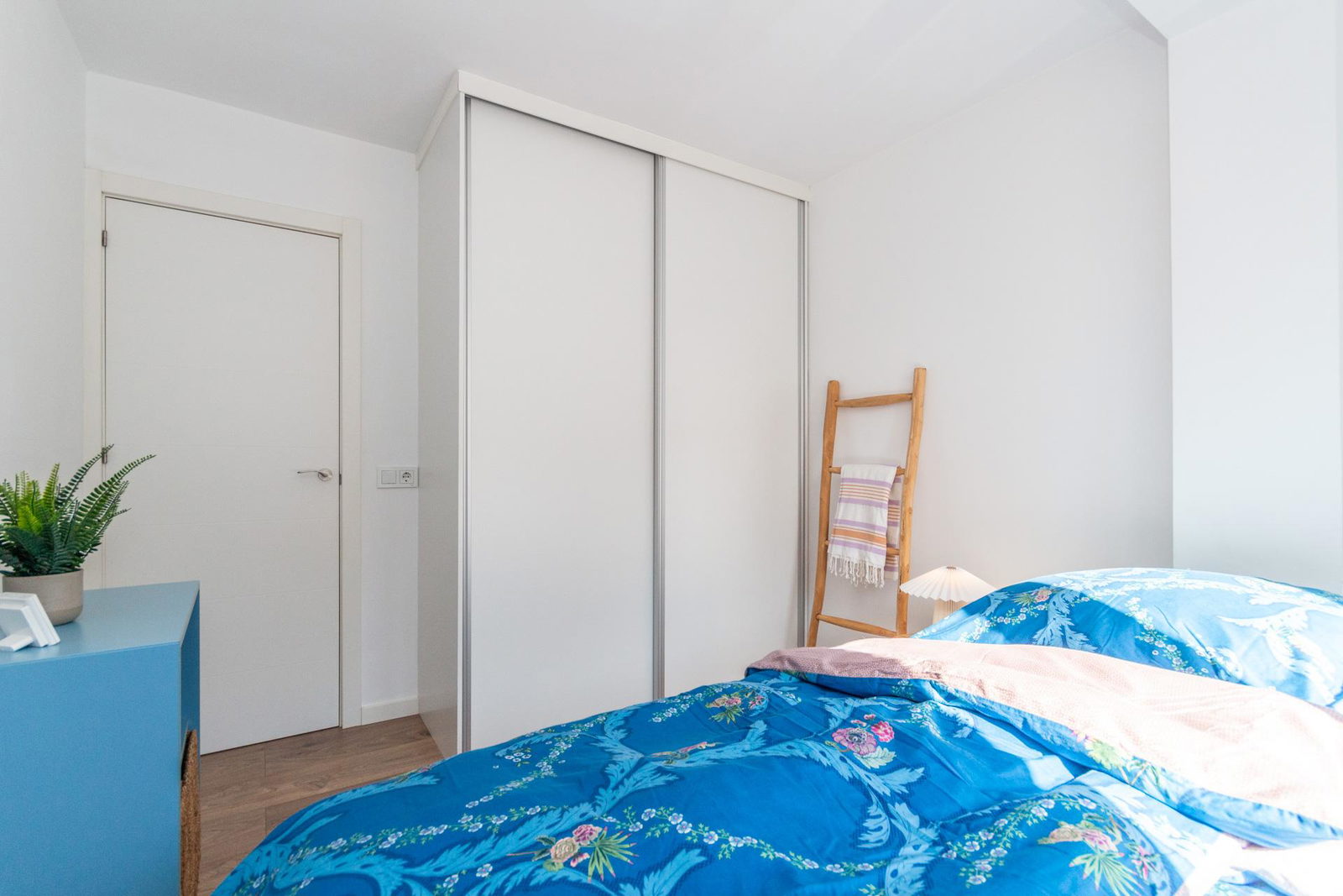 Stylish beach apartment for sale in Molinar – just 200 metres from the sea