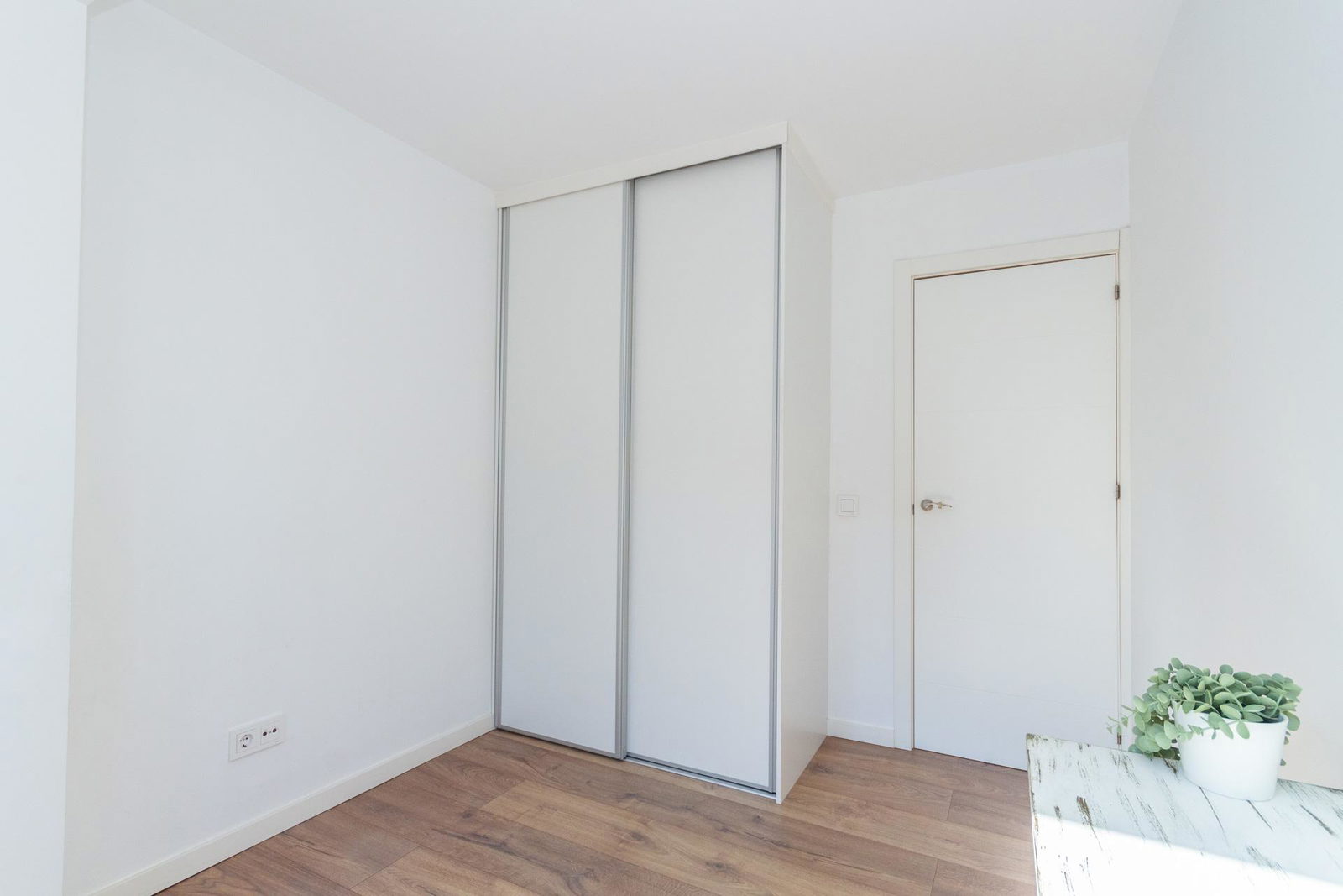 Stylish beach apartment for sale in Molinar – just 200 metres from the sea