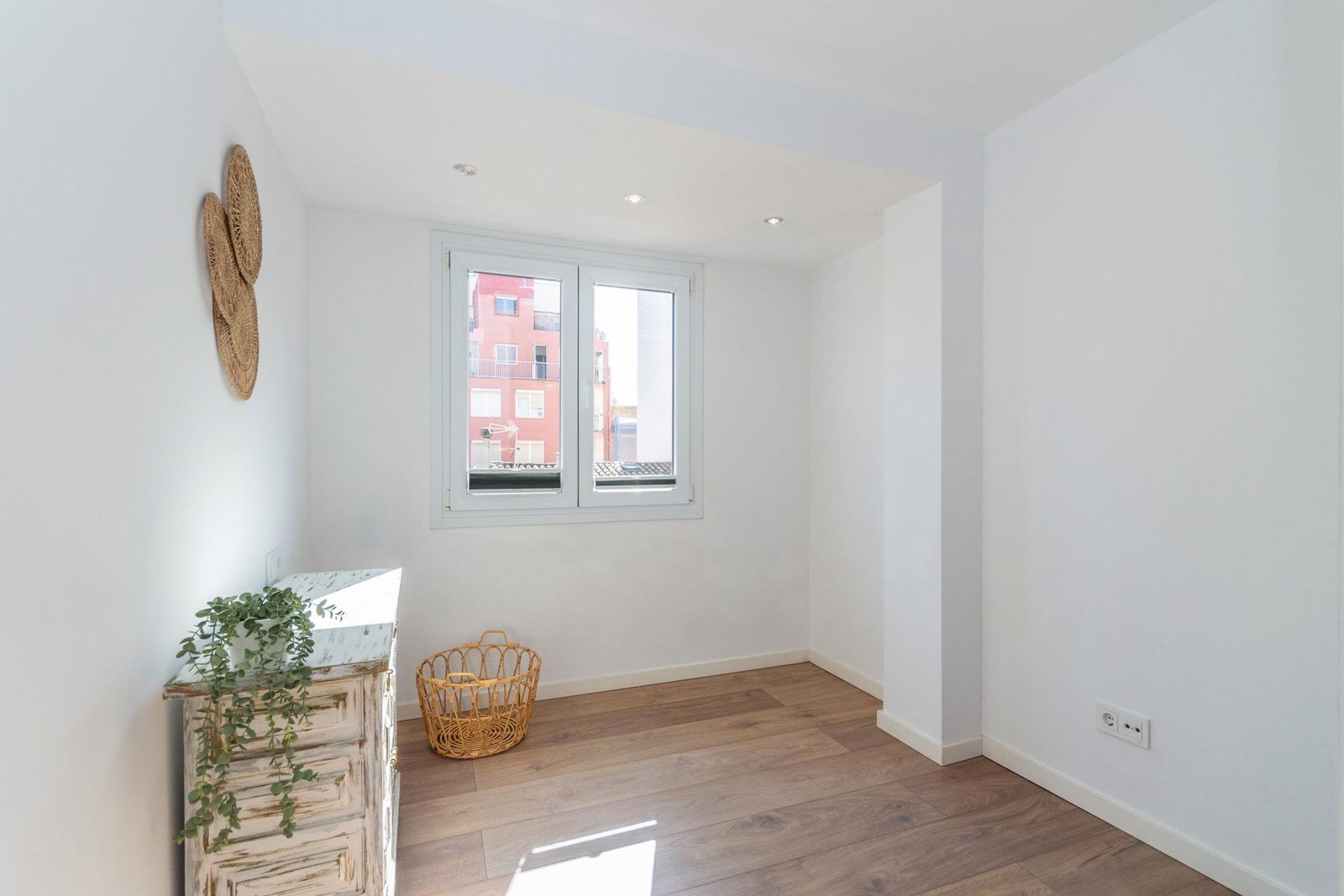 Stylish beach apartment for sale in Molinar – just 200 metres from the sea
