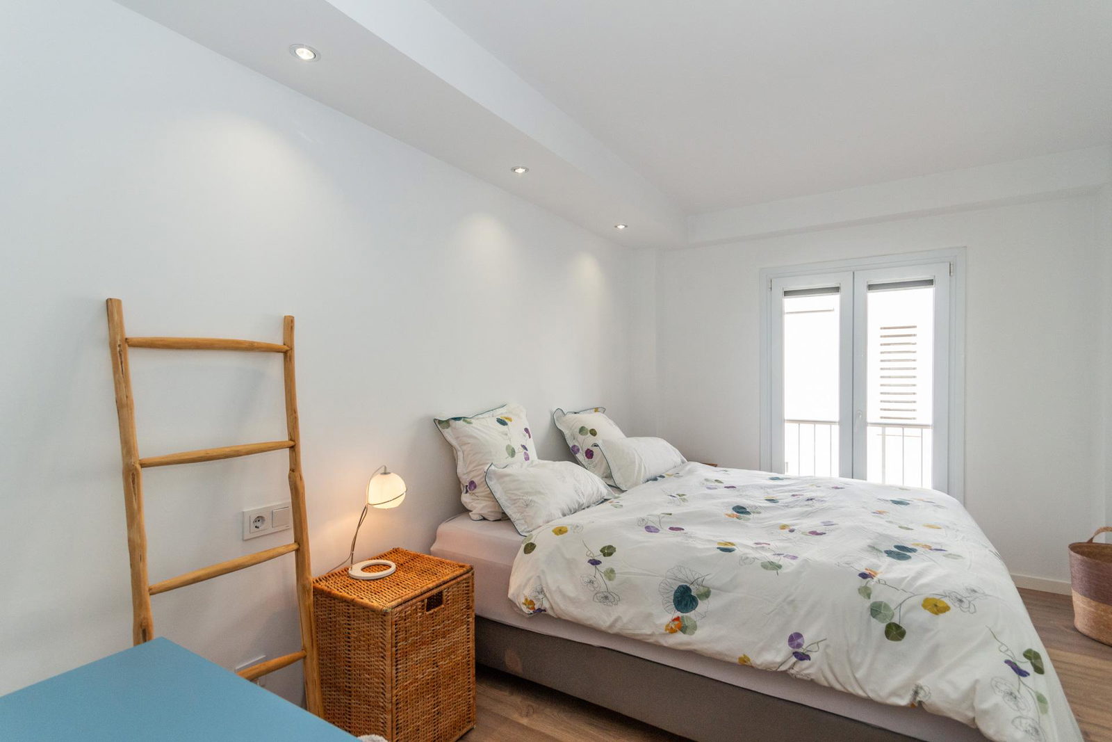 Stylish beach apartment for sale in Molinar – just 200 metres from the sea