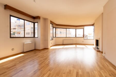 
    
                
            Rymlig och solig lägenhet med stor potential i Palmas stadskärna
        
