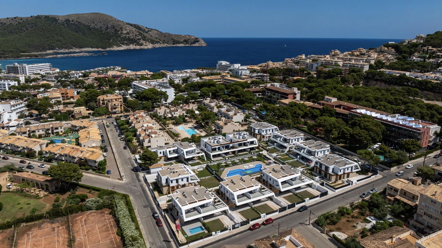 Neubau-Doppelhaushälfte mit grossem Garten in Cala Ratjada zu verkaufen