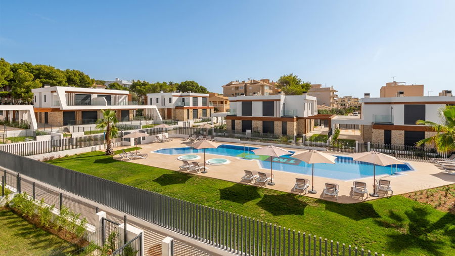 Neubau-Doppelhaushälfte mit grossem Garten in Cala Ratjada zu verkaufen