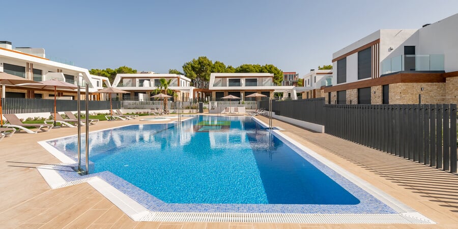 Neubau-Doppelhaushälfte mit grossem Garten in Cala Ratjada zu verkaufen