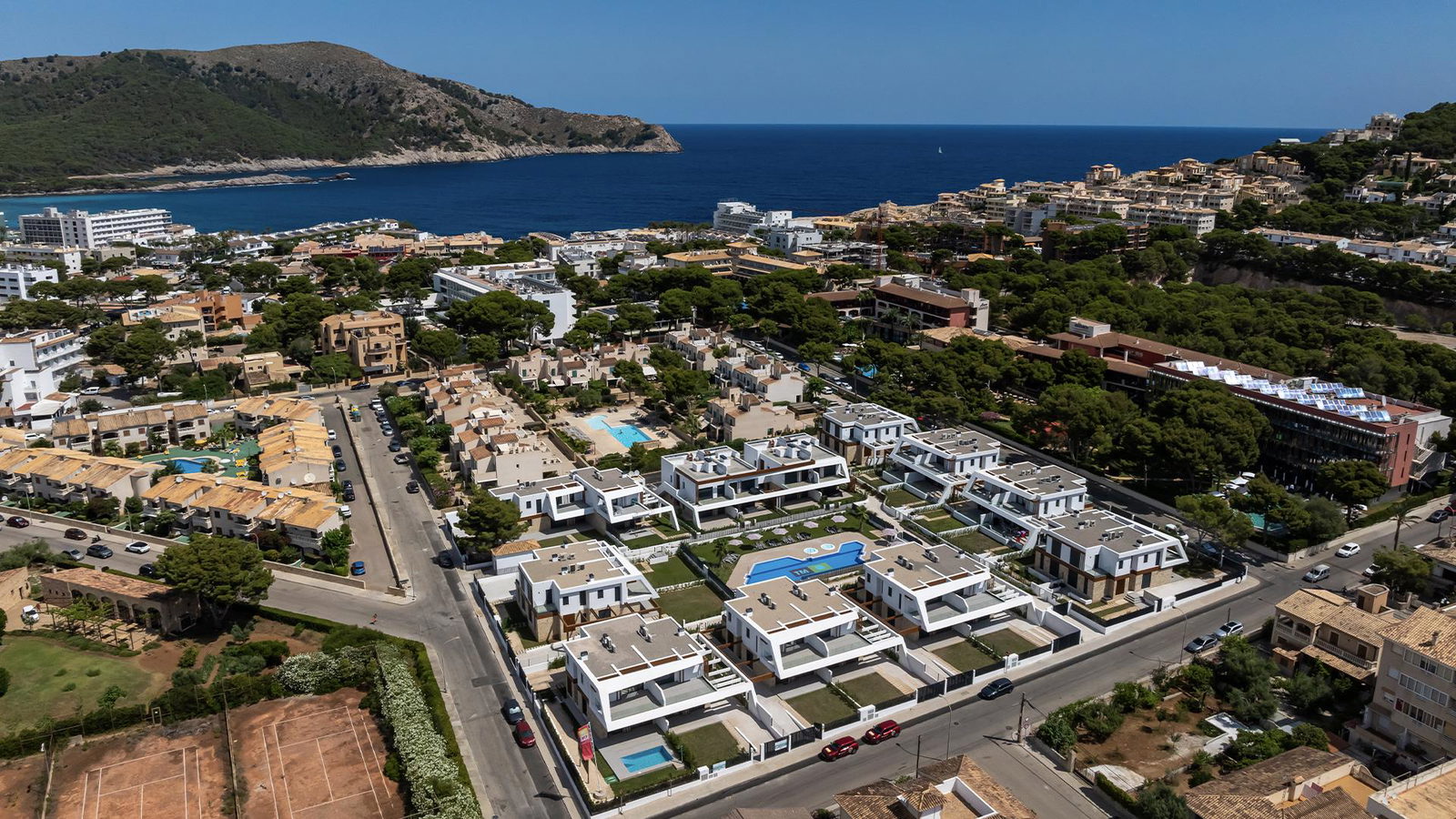 Neubau-Doppelhaushälfte mit grossem Garten in Cala Ratjada zu verkaufen