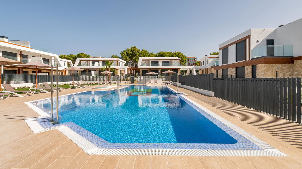 Neubau-Doppelhaushälfte mit grossem Garten in Cala Ratjada zu verkaufen