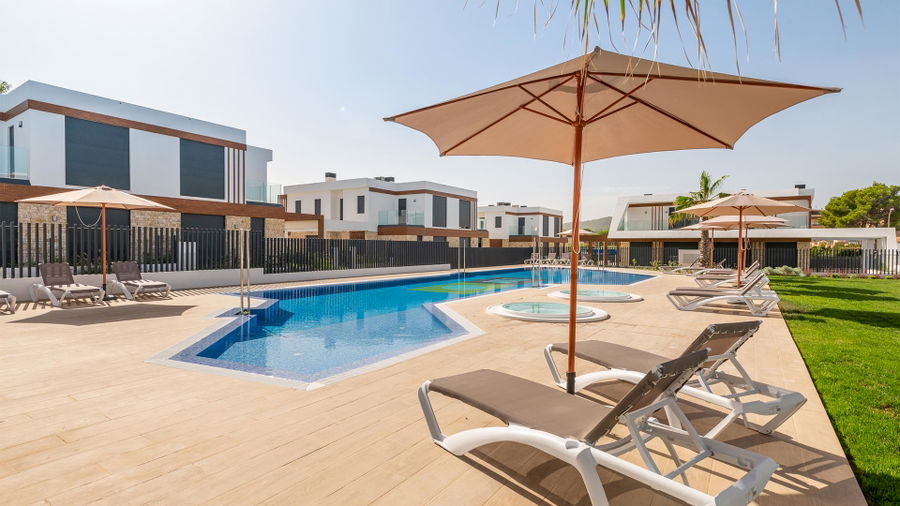 Neubau-Doppelhaushälfte mit grossem Garten in Cala Ratjada zu verkaufen