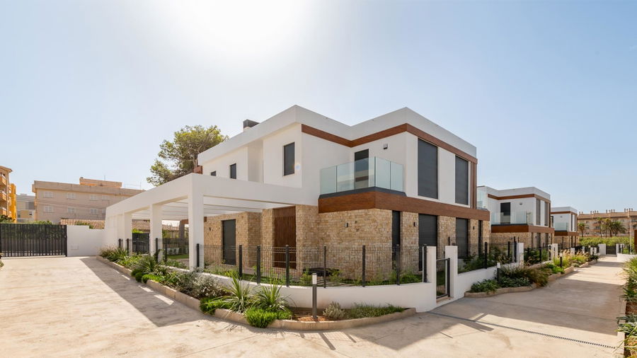 Neubau-Doppelhaushälfte mit grossem Garten in Cala Ratjada zu verkaufen