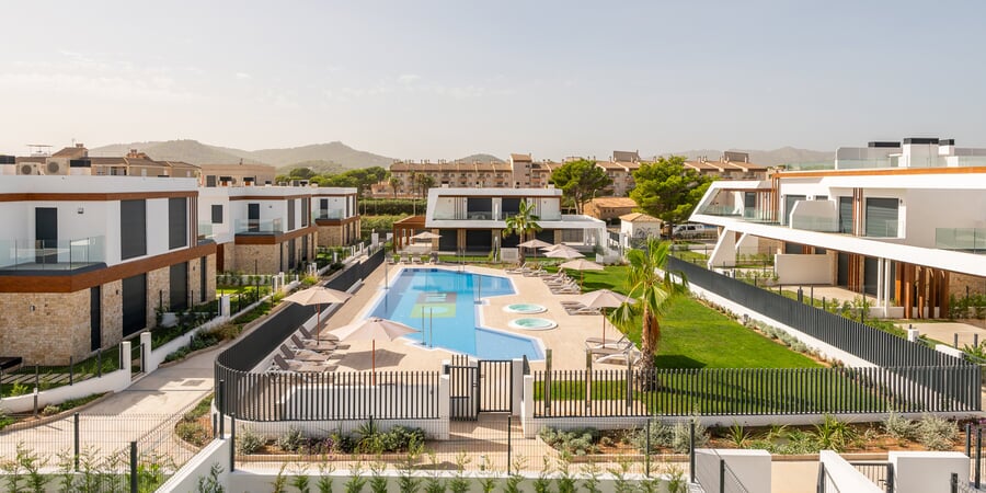 Neubau-Doppelhaushälfte mit privatem Pool in Cala Ratjada, bezugsfertig