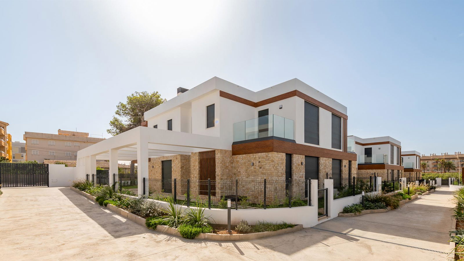 Neubau-Doppelhaushälfte mit privatem Pool in Cala Ratjada, bezugsfertig