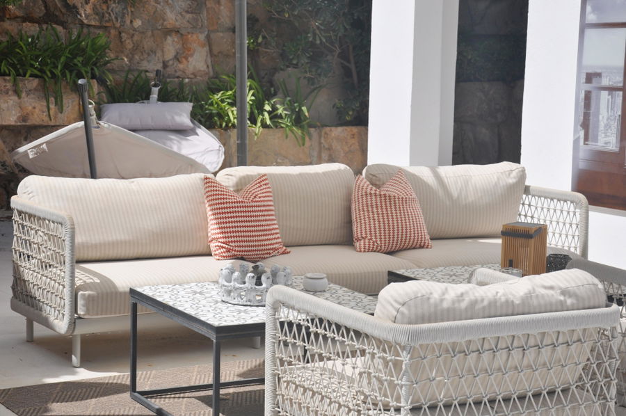 Renovated villa with sea views and pool in Prime San Agustín location