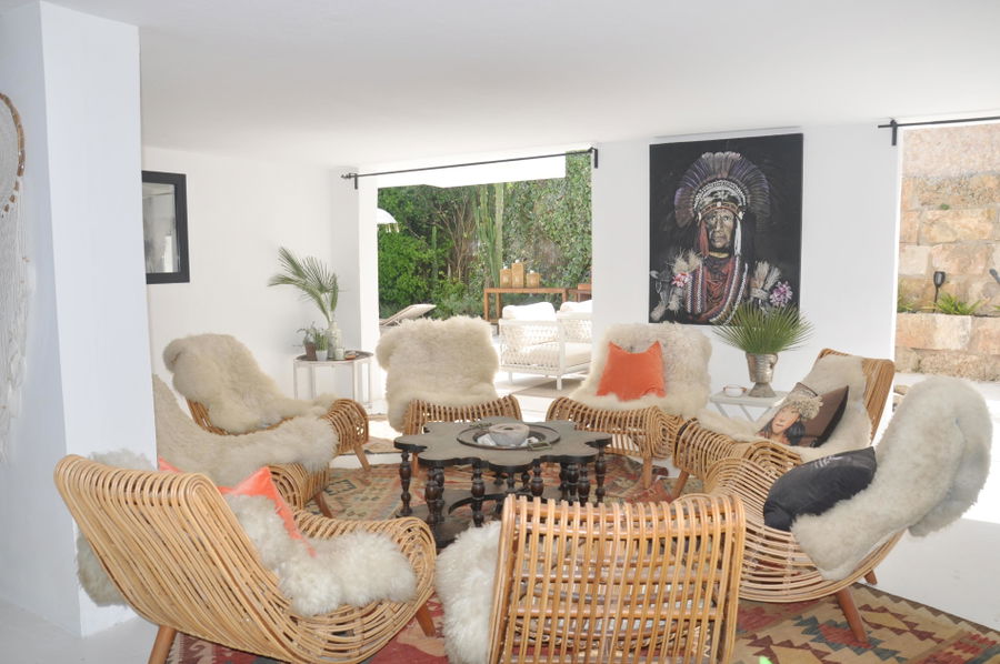 Renovated villa with sea views and pool in Prime San Agustín location