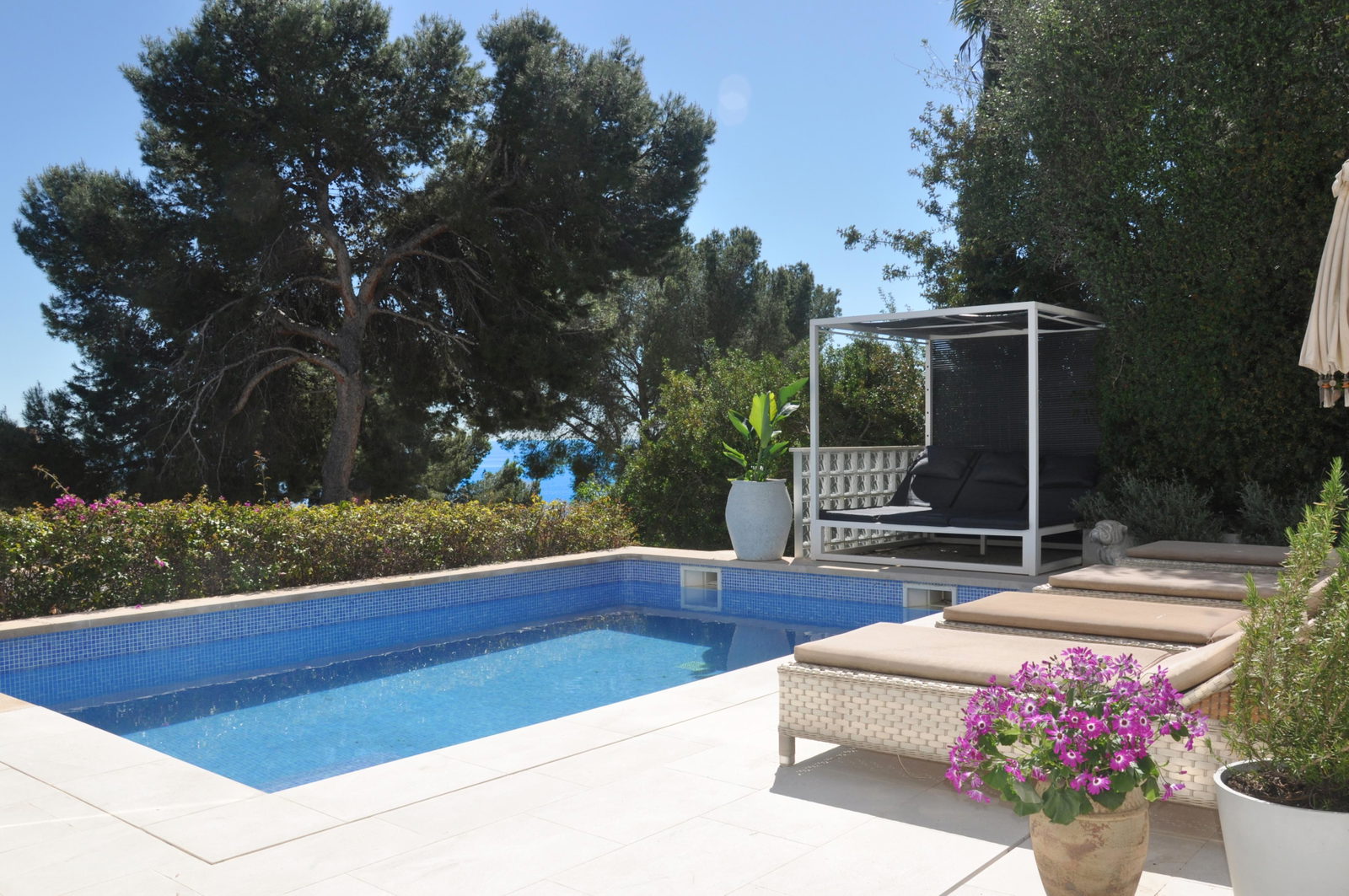 Renovated villa with sea views and pool in Prime San Agustín location