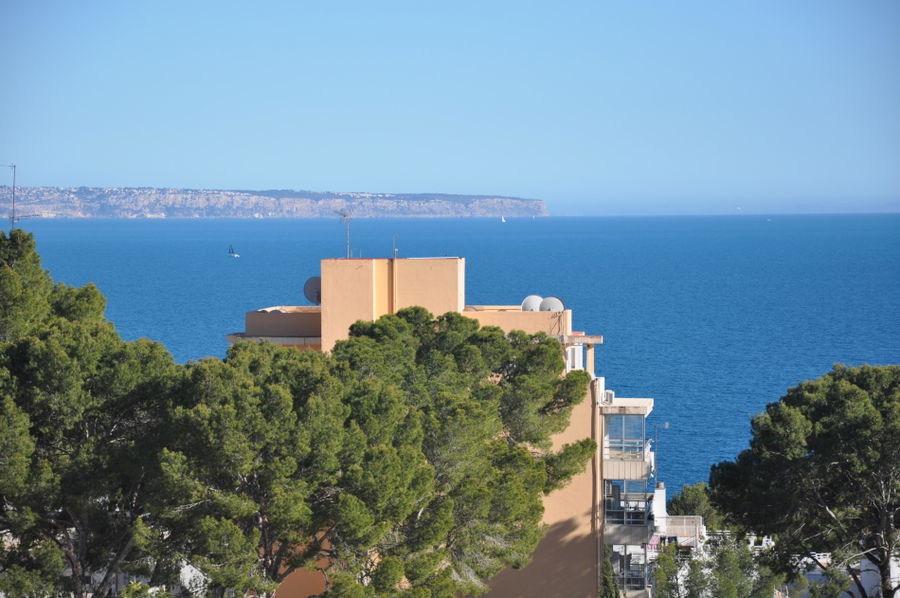 Renoverad villa med havsutsikt och pool i attraktivt läge i San Agustín
