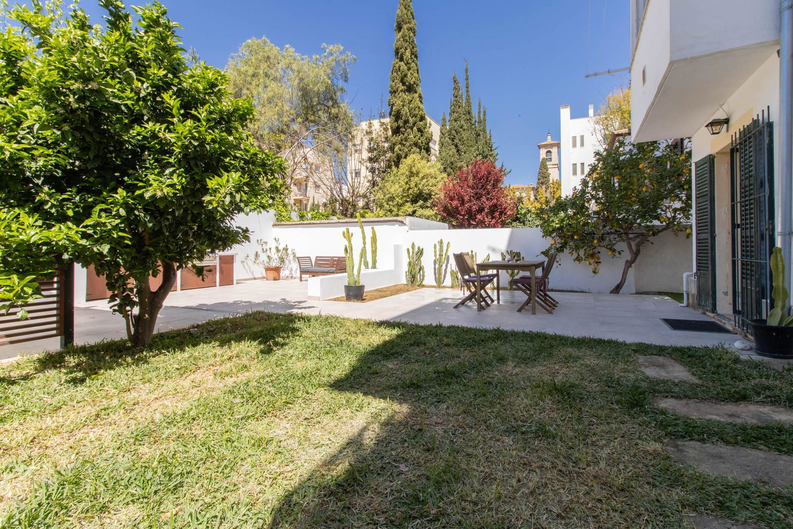 Renovierte Wohnung mit großem Garten und Garage in Son Armadans