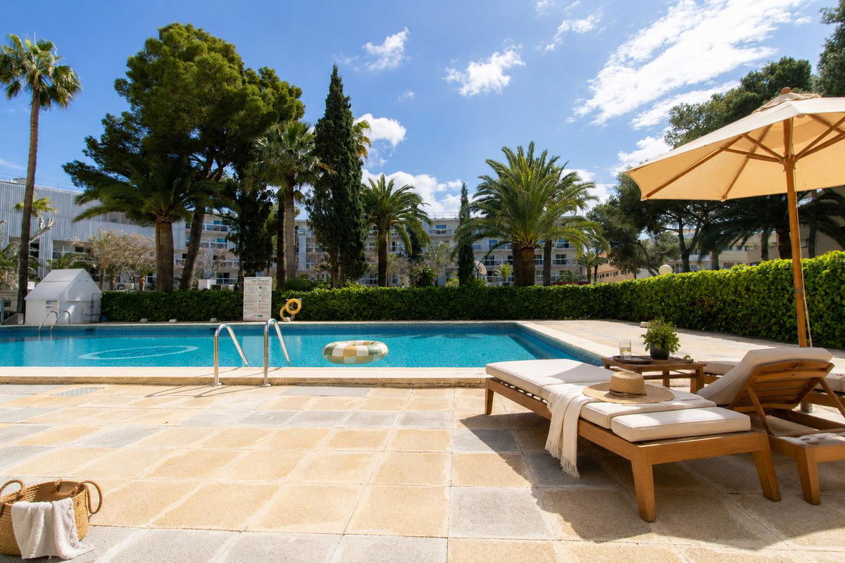 Estudio con terraza a poco pasos  del mar en Palmanova