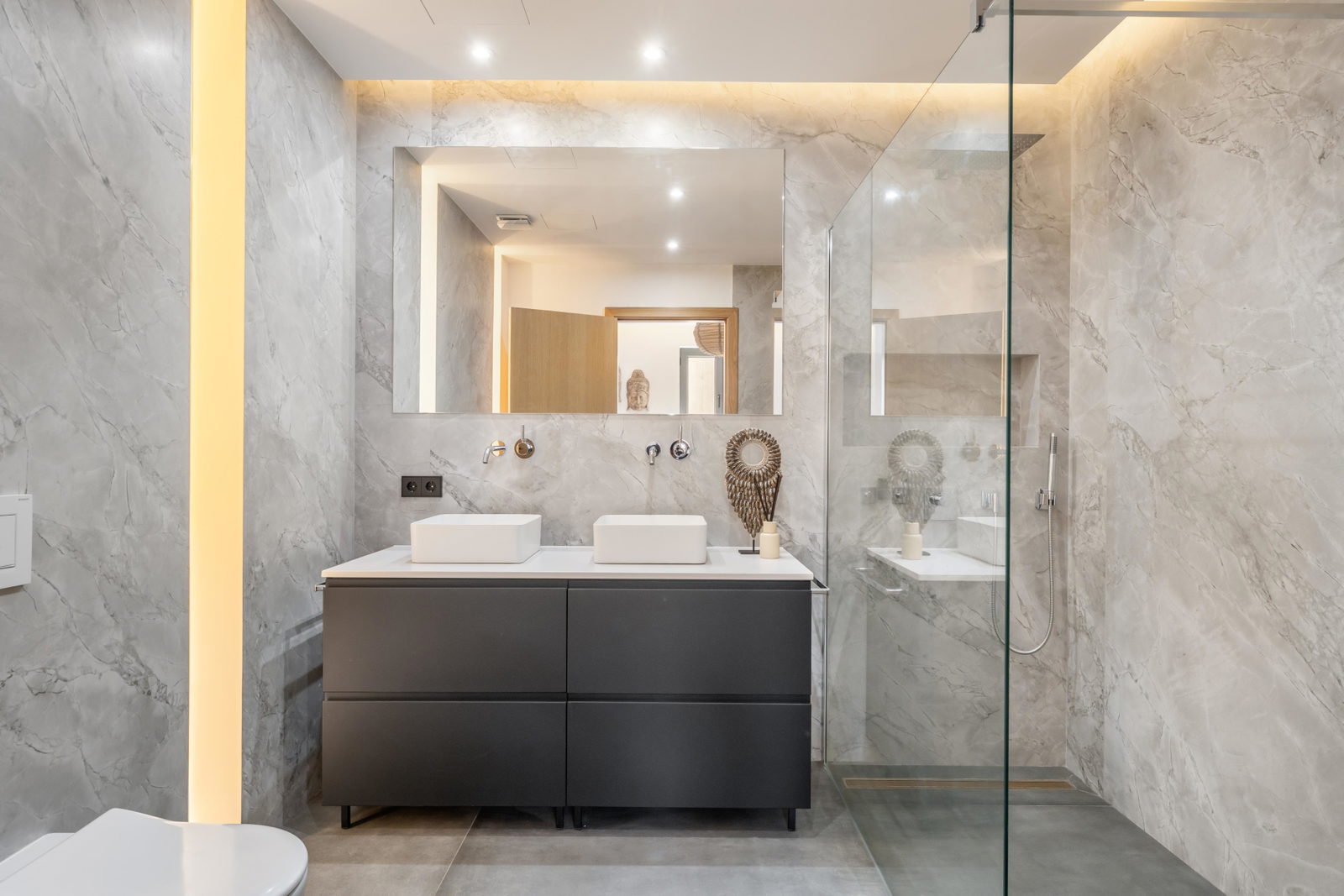 Imponerande designloft med privat takterrass i hjärtat av Santa Catalina