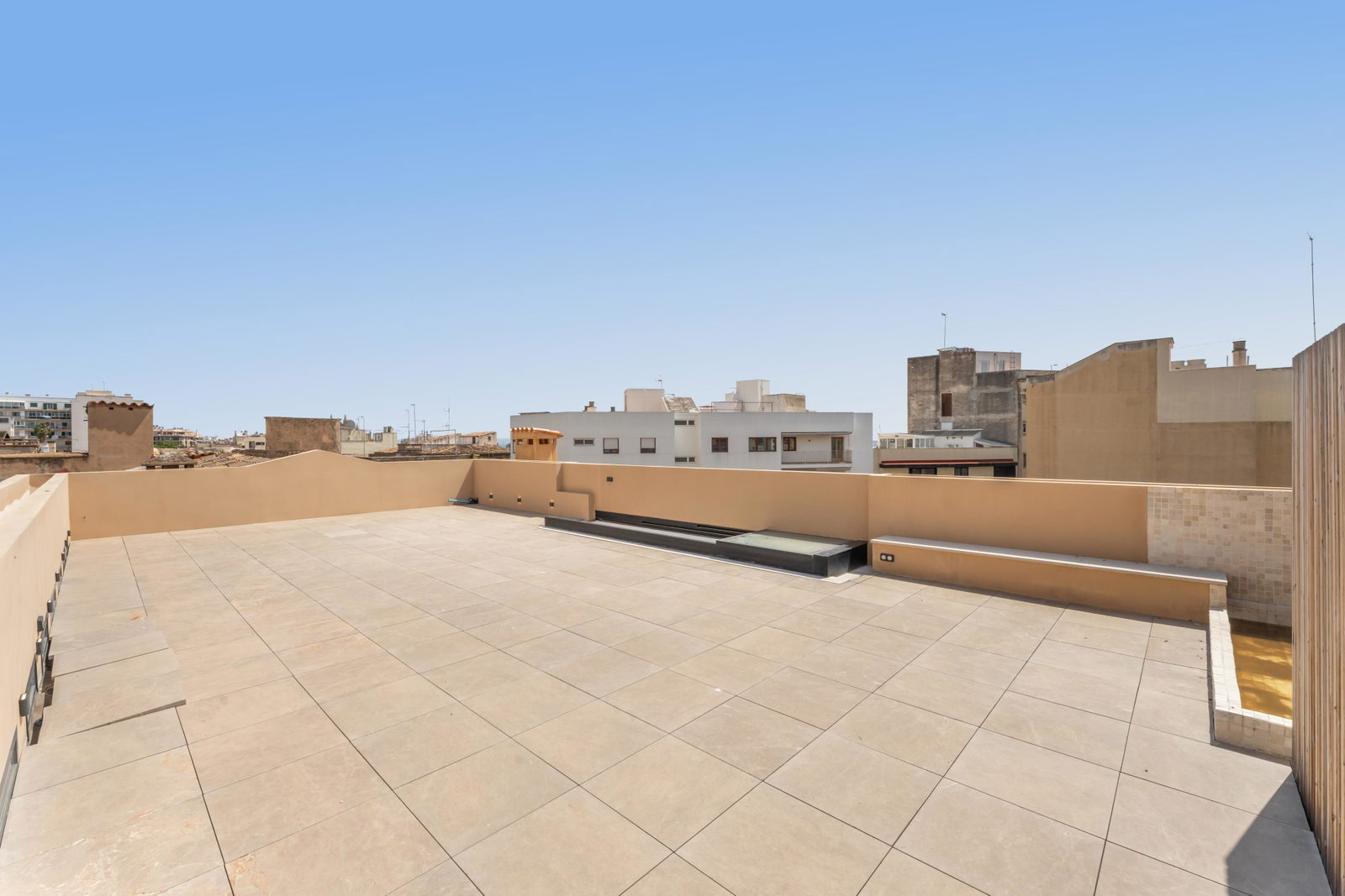 Imponerande designloft med privat takterrass i hjärtat av Santa Catalina