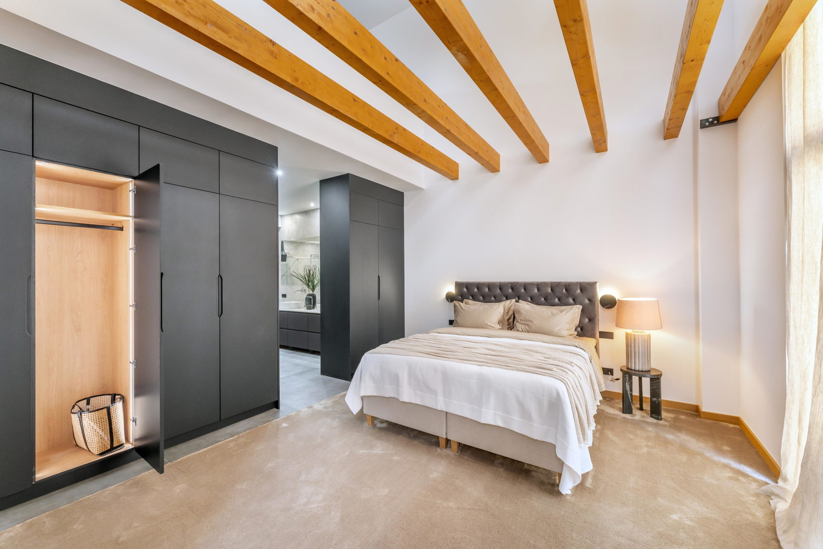 Imponerande designloft med privat takterrass i hjärtat av Santa Catalina