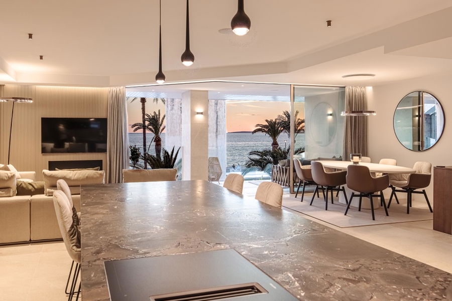 Designlägenhet i ett exklusivt förstalinje läge vid havet i Portixol