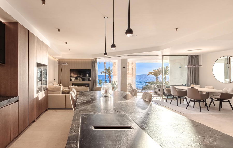 Designlägenhet i ett exklusivt förstalinje läge vid havet i Portixol