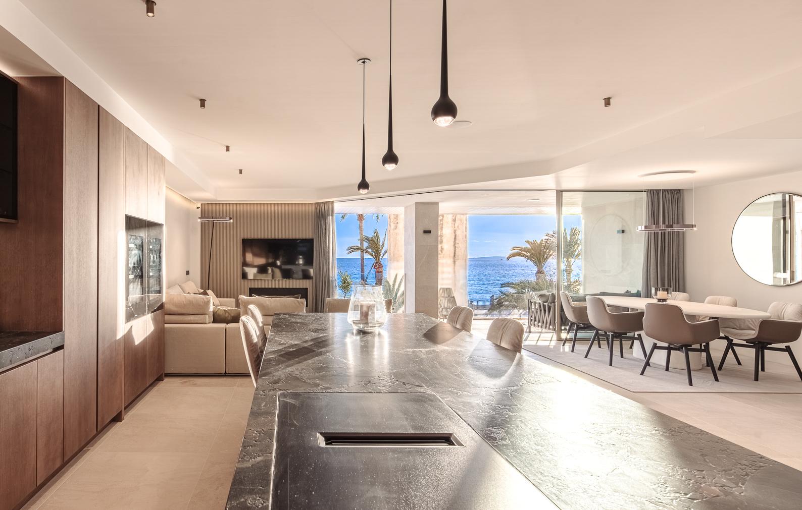 Designlägenhet i ett exklusivt förstalinje läge vid havet i Portixol
