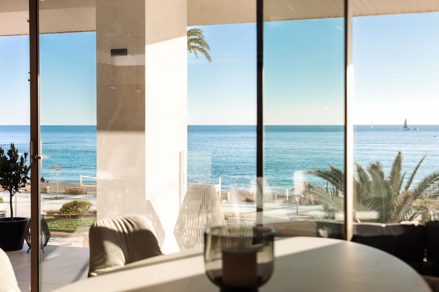 Designlägenhet i ett exklusivt förstalinje läge vid havet i Portixol