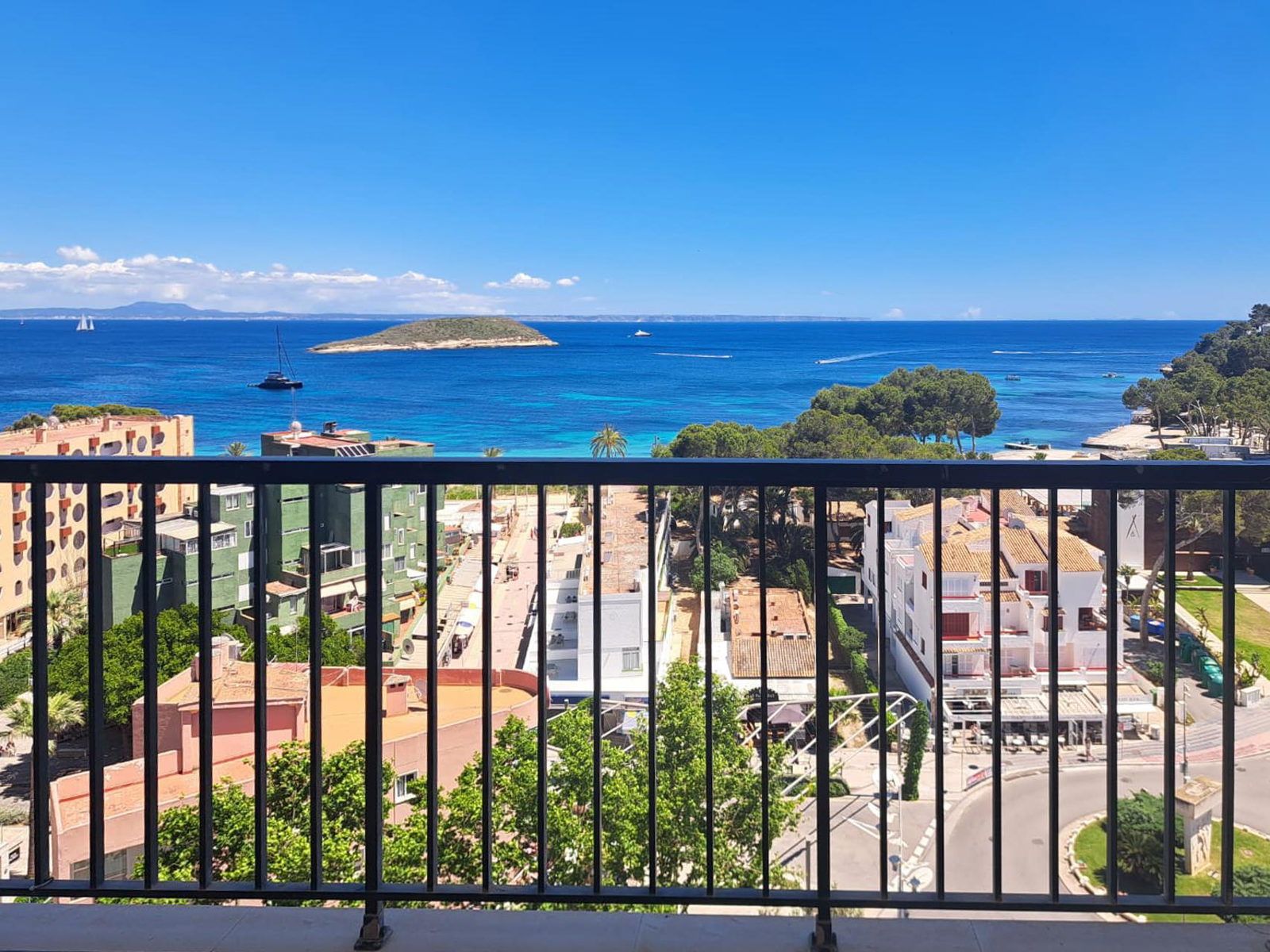 Wohnung mit Meerblick zum Renovieren, nur wenige Schritte vom Strand entfernt im Magaluf