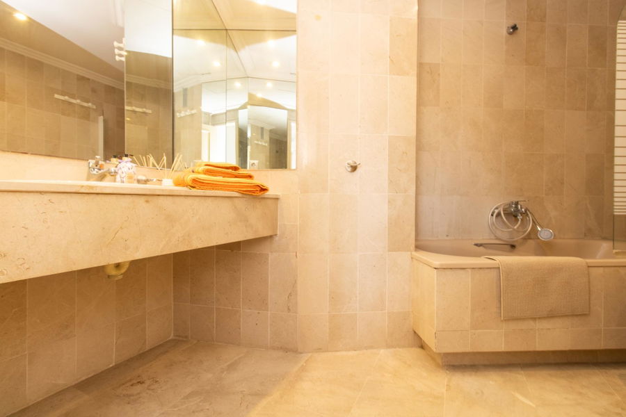 Sea view penthouse with spacious terrace  in  Palma Paseo Maritimo