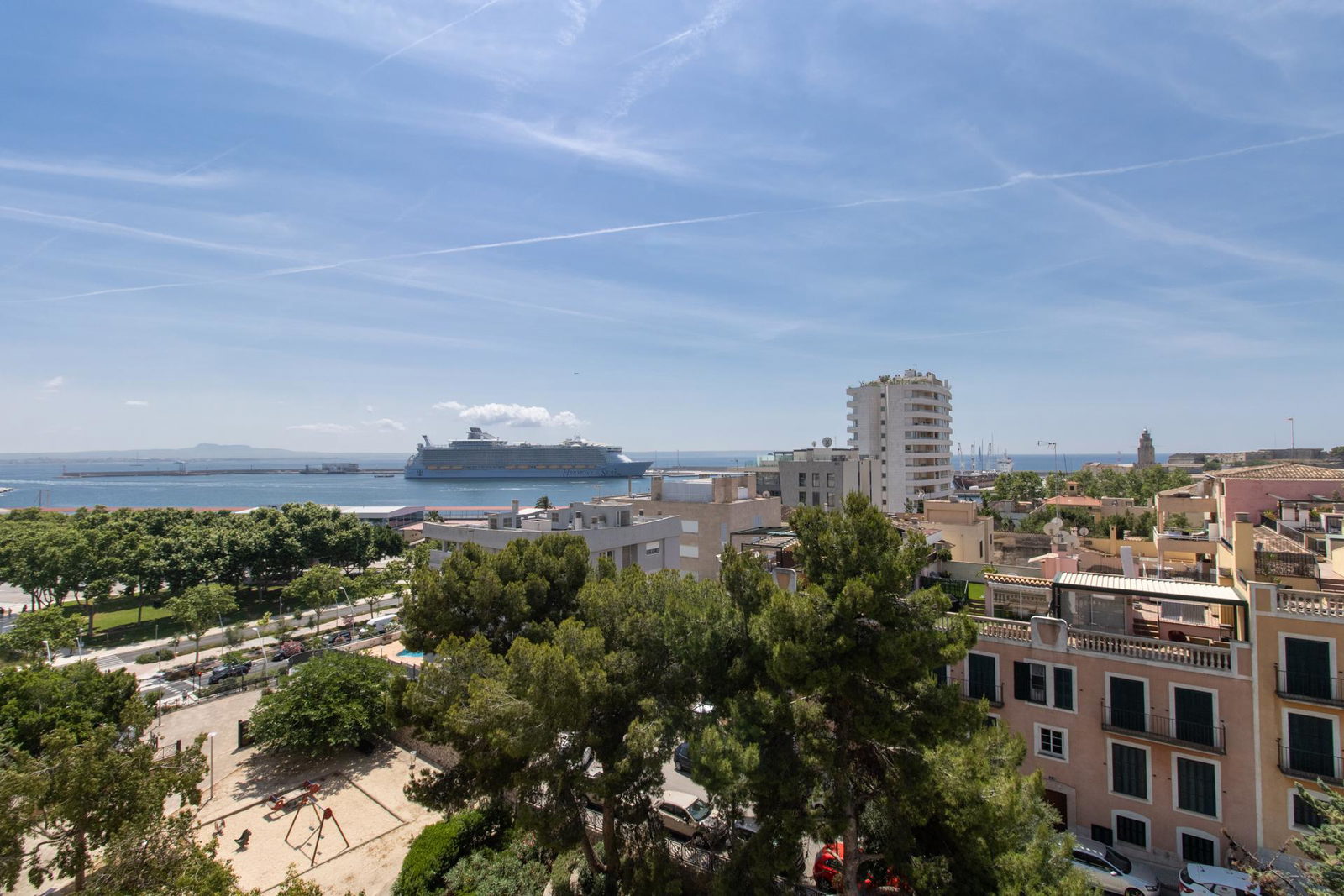 Sea view penthouse with spacious terrace  in  Palma Paseo Maritimo