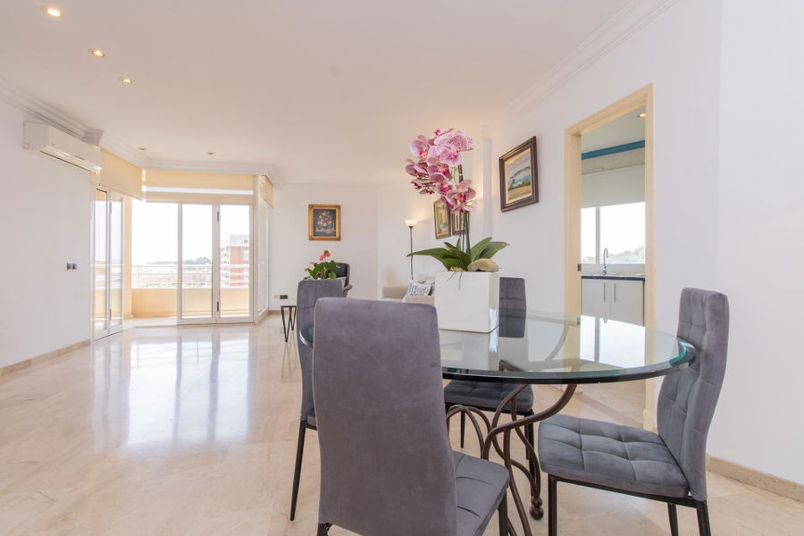 Sea view penthouse with spacious terrace  in  Palma Paseo Maritimo