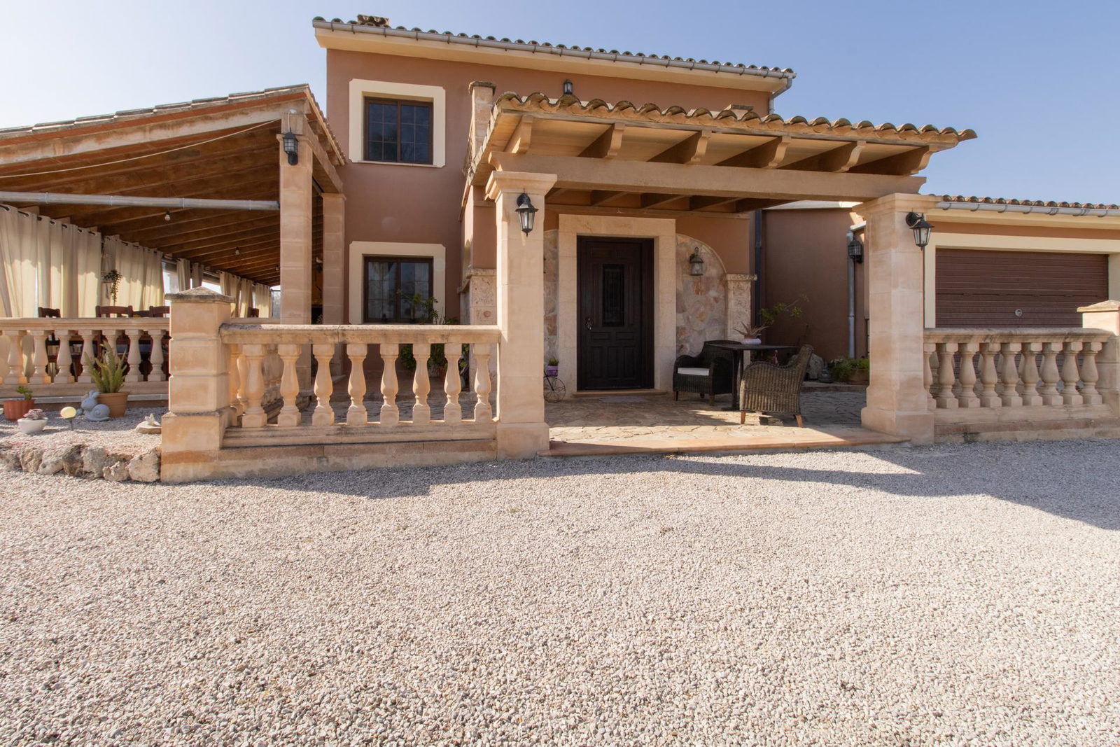 Country home with pool and large plot in a peaceful setting close to Sencelles