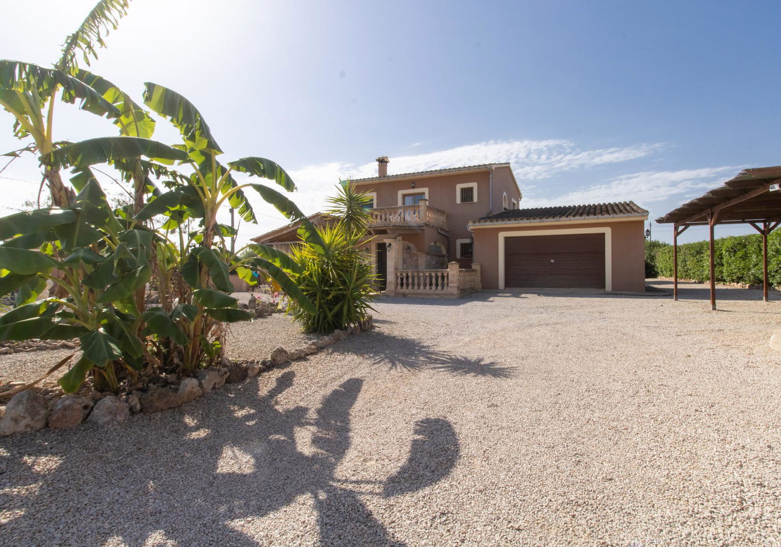 Country home with pool and large plot in a peaceful setting close to Sencelles