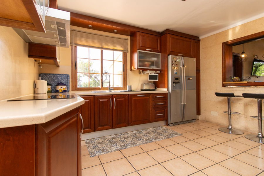 Country home with pool and large plot in a peaceful setting close to Sencelles