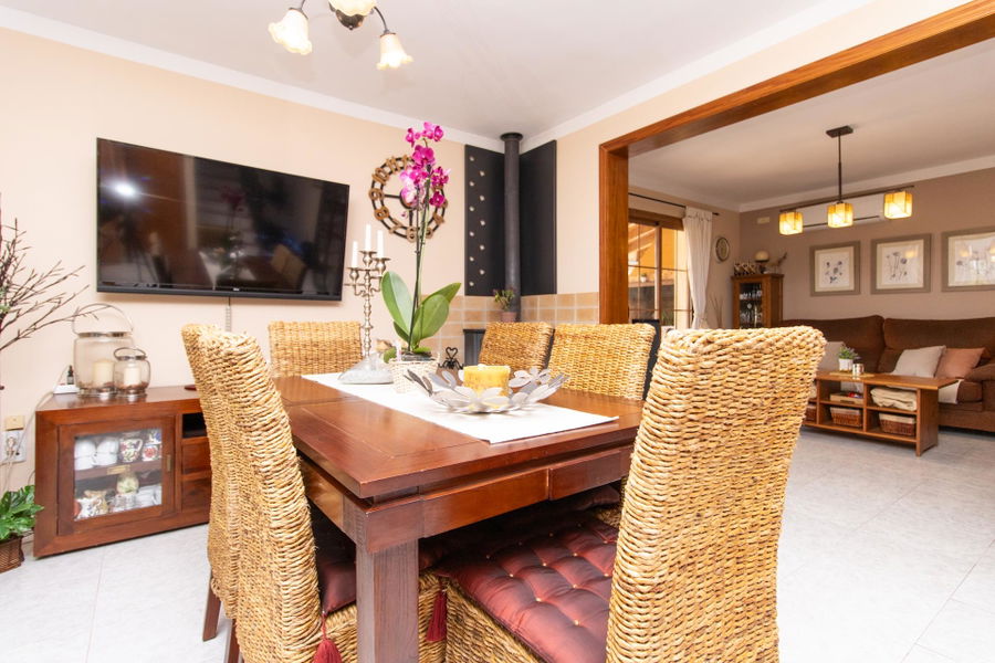 Country home with pool and large plot in a peaceful setting close to Sencelles