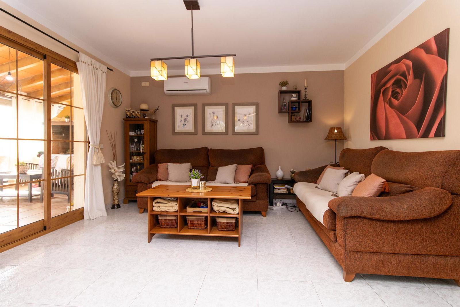 Country home with pool and large plot in a peaceful setting close to Sencelles