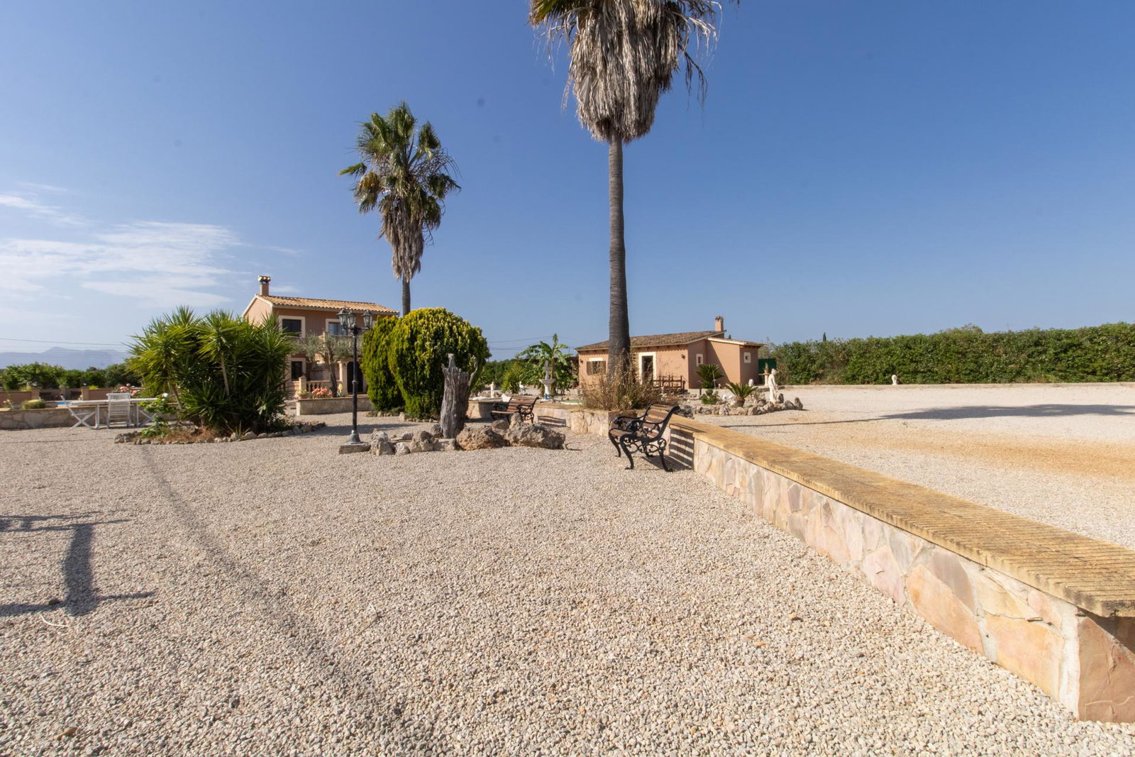 Country home with pool and large plot in a peaceful setting close to Sencelles