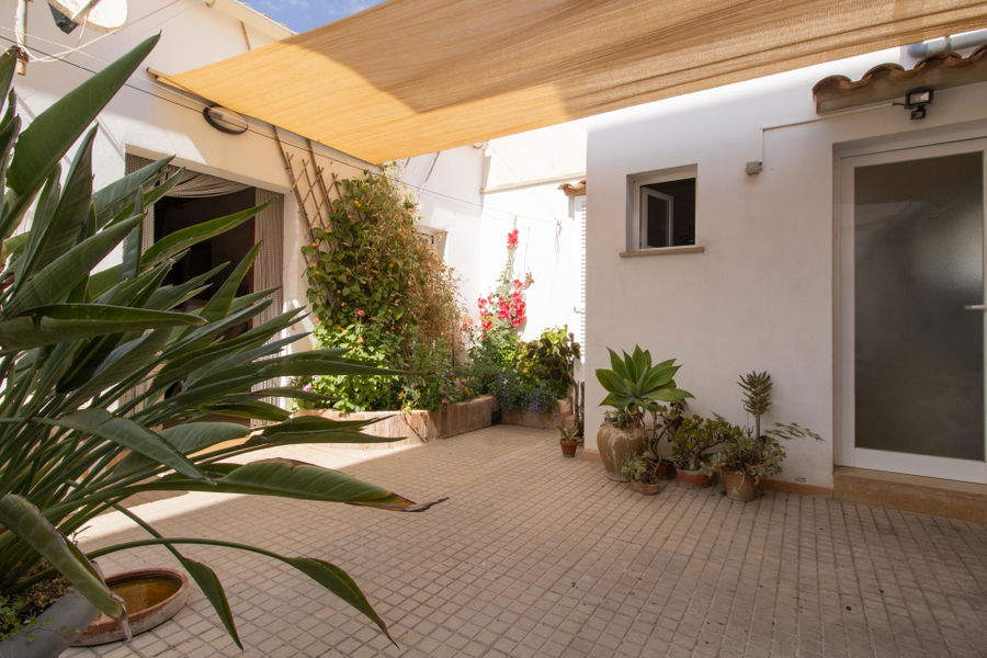 Sea view property with great potential and charming location in Sa Rapita
