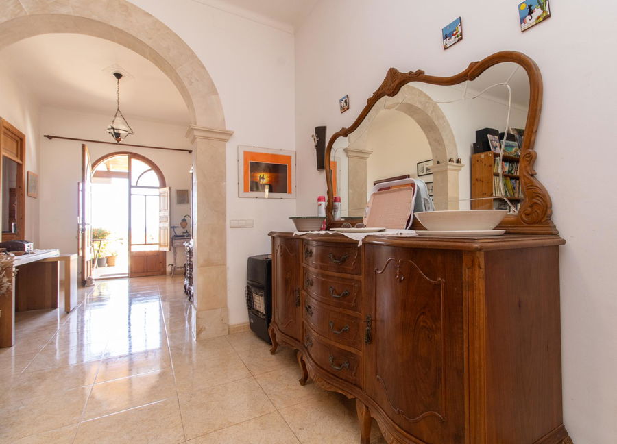 Sea view property with great potential and charming location in Sa Rapita
