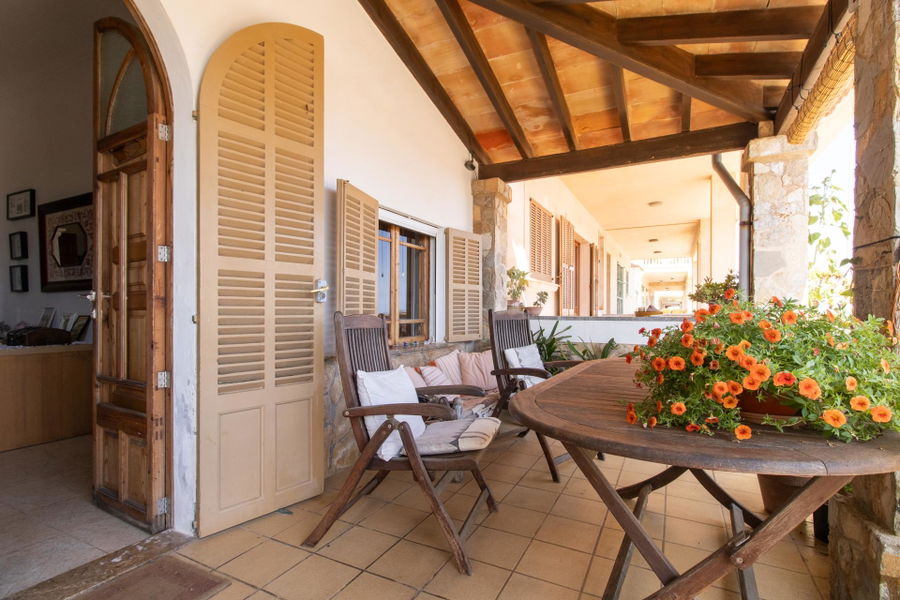Sea view property with great potential and charming location in Sa Rapita
