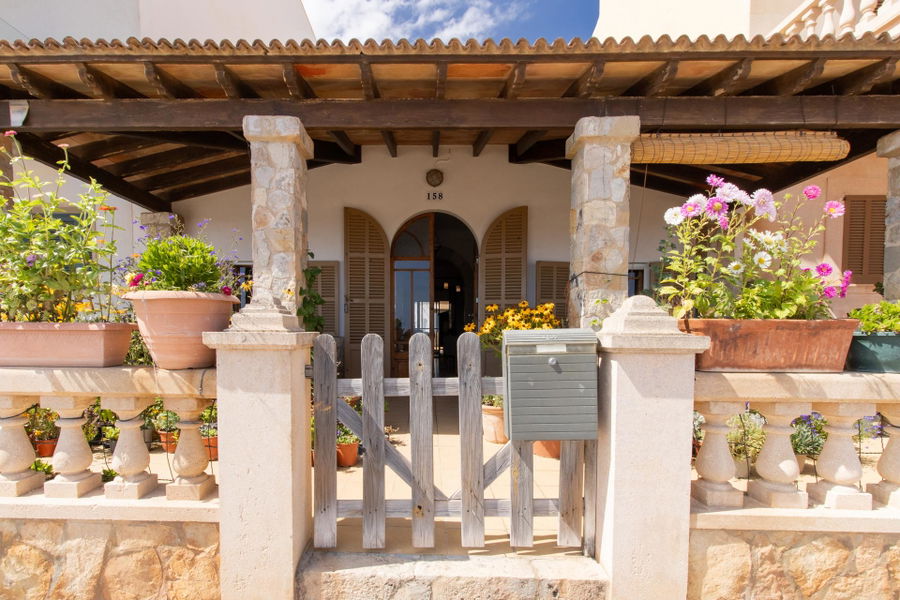 Sea view property with great potential and charming location in Sa Rapita
