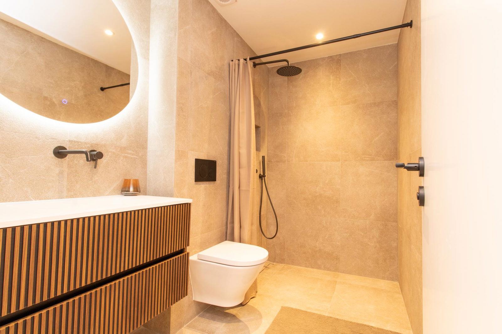 Elegant fully renovated apartment  with large terrace in Palma City Centre