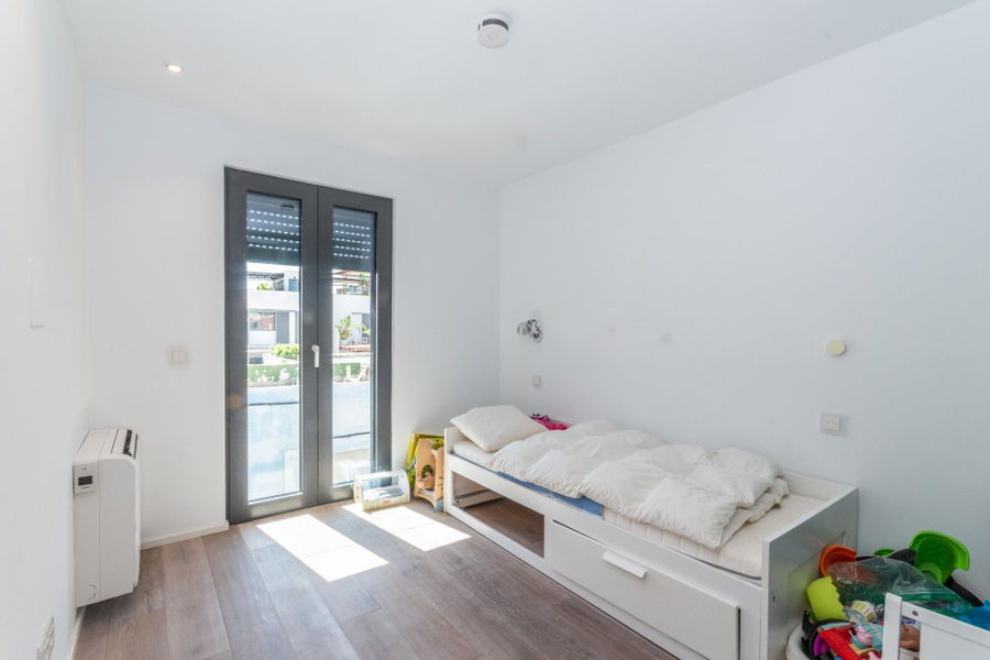 Contemporary family townhouse with sea views and patio in idyllic Molinar