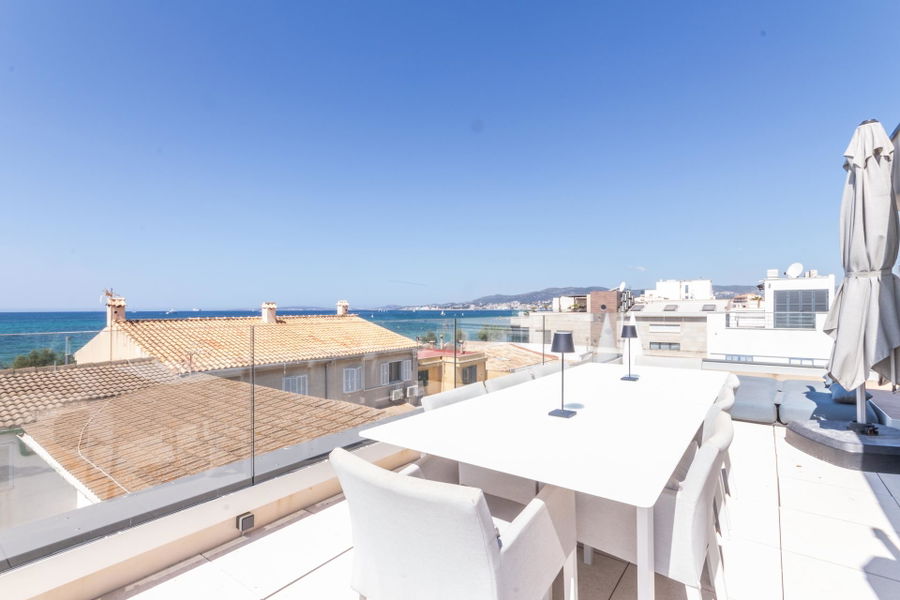 Contemporary family townhouse with sea views and patio in idyllic Molinar