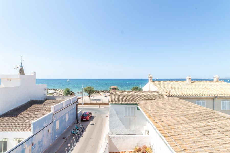 Contemporary family townhouse with sea views and patio in idyllic Molinar